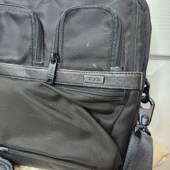 Tumi Expandable Briefcase Laptop Messenger Bag Black - Picture 4 of 16